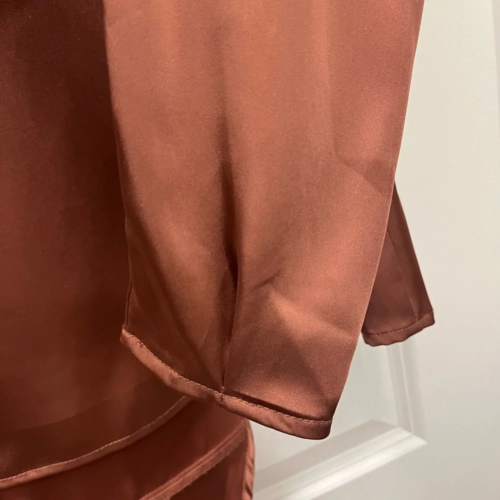 Eliane Rose Satin Long Sleeve Tie Waist Top - Picture 6 of 7